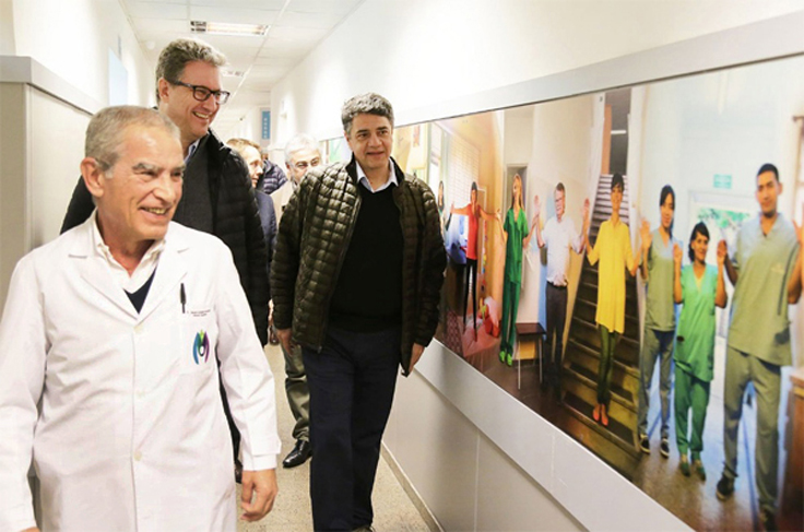 Pablo Di Liscia, en una recorrida por las nuevas instalaciones de la Maternidad Santa Rosa, junto al intendente Jorge Macri y el director del Centro de salud.