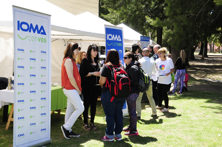 Representantes de IOMA en el stand que tuvimos en la tercera edición de InclusiVos.