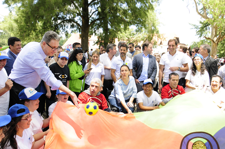 Algunos momentos de la jornada, con autoridades, participantes y organizadores del evento.