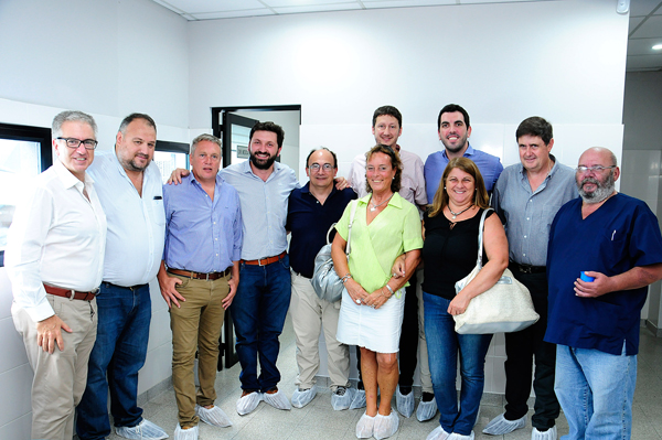 Autoridades del Municipio de Saladillo, junto a directivos de IOMA y del Centro de salud Hemodiálisis Saladillo recientemente incorporado.