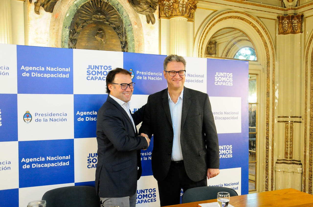 Santiago Ibarzabal, Director Ejecutivo de la Agencia Nacional de Discapacidad junto a Pablo Di Liscia, Presidente de IOMA